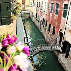  Apartment Charming Canal View San Marco